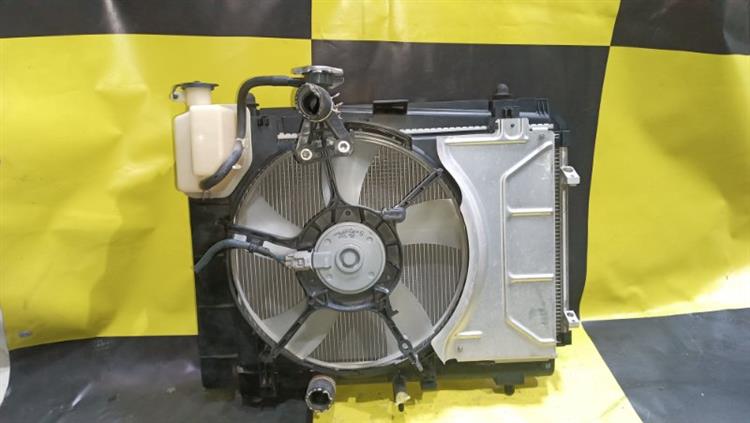 Радиатор основной Тойота Витц в Нижнеудинске 105088