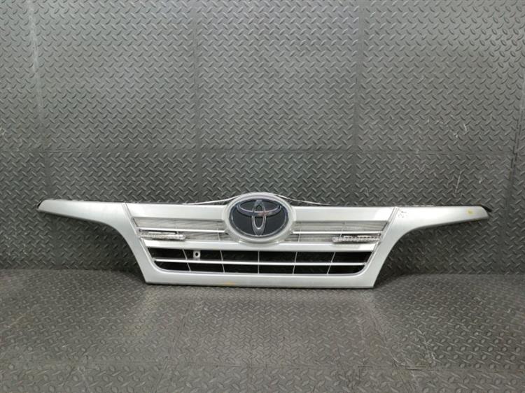 Решетка радиатора Тойота Тойоайс в Нижнеудинске 440640